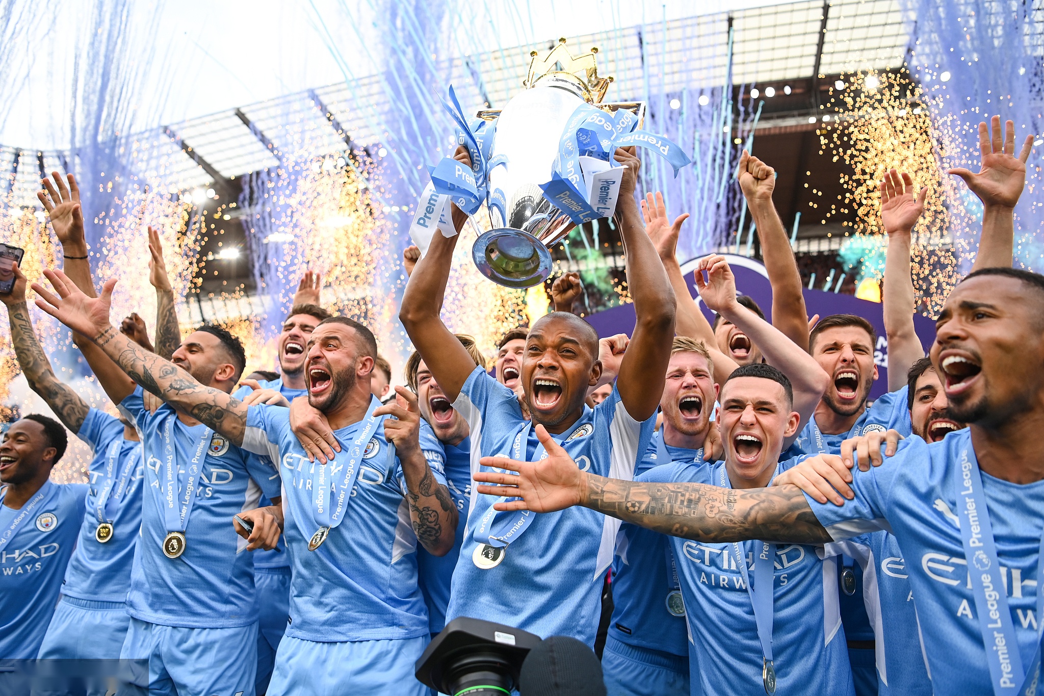 机构承载着 机构承载着